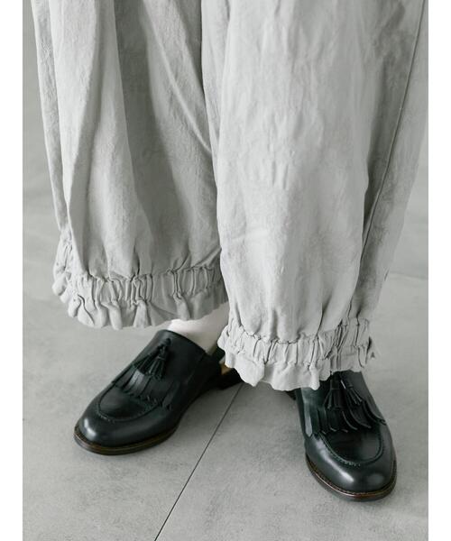 TSUHARU by Samansa Mos2（ツハルバイサマンサモスモス）の「【WEB限定】コットンジャカード製品染め裾フリルパンツ（その他パンツ・レディース・キナリ/ブラック/グレー・F）」の7枚目の写真