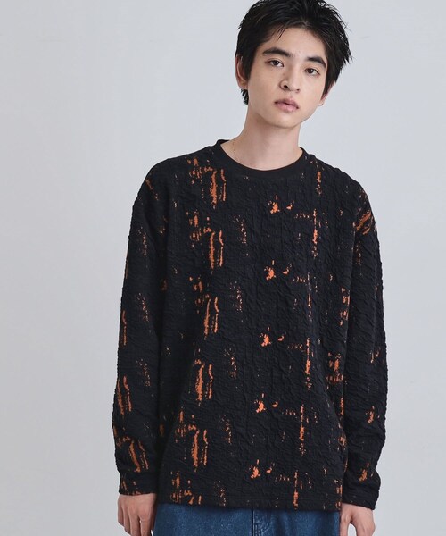 tk.TAKEO KIKUCHI(ティーケータケオキクチ)の「アブストラクトふくれジャカードプルオーバー(Tシャツ/カットソー・メンズ・ブラック系/ダークブラウン系・03/02)」の1枚目の写真