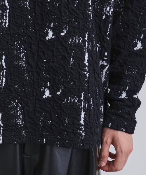 tk.TAKEO KIKUCHI(ティーケータケオキクチ)の「アブストラクトふくれジャカードプルオーバー(Tシャツ/カットソー・メンズ・ブラック系/ダークブラウン系・03/02)」の17枚目の写真