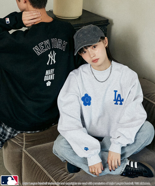 MARY QUANT（マリークワント）の「MLB × MARY QUANT × PUBLUX/エムエルビー × マリークワント MLB×MARY QUANT CREW NECK SWEAT/裏起毛クルーネックスウェット(限定展開)（スウェット・メンズ・ブラウン/ライトグレー/ブラック・SMALL/MEDIUM/LARGE）」の5枚目の写真