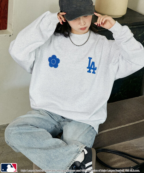 MARY QUANT（マリークワント）の「MLB × MARY QUANT × PUBLUX/エムエルビー × マリークワント MLB×MARY QUANT CREW NECK SWEAT/裏起毛クルーネックスウェット(限定展開)（スウェット・メンズ・ブラウン/ライトグレー/ブラック・SMALL/MEDIUM/LARGE）」の7枚目の写真
