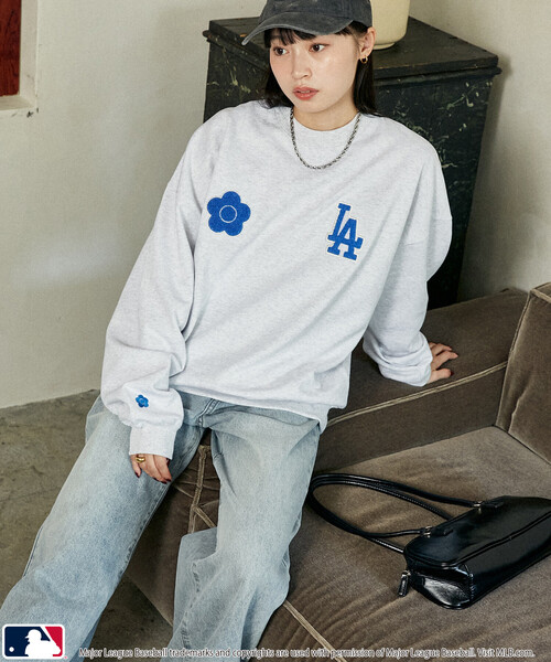 MARY QUANT（マリークワント）の「MLB × MARY QUANT × PUBLUX/エムエルビー × マリークワント MLB×MARY QUANT CREW NECK SWEAT/裏起毛クルーネックスウェット(限定展開)（スウェット・メンズ・ブラウン/ライトグレー/ブラック・SMALL/MEDIUM/LARGE）」の9枚目の写真