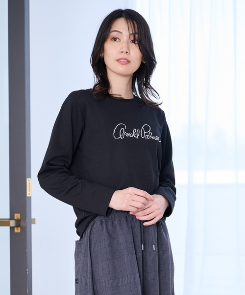 Arnold Palmer（アーノルドパーマー）の「パールロゴ コンパクト ロンT（Tシャツ/カットソー・レディース・ブラック/スモークピンク/アイボリー・S/L/M）」の2枚目の写真