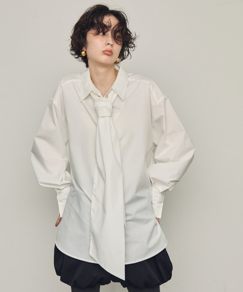 Trish（トリッシュ）の「ボウタイ付きロングスリーブシャツ（シャツ/ブラウス・レディース・ブルー/ホワイト/ブラック/アイボリー・MEDIUM）」の2枚目の写真