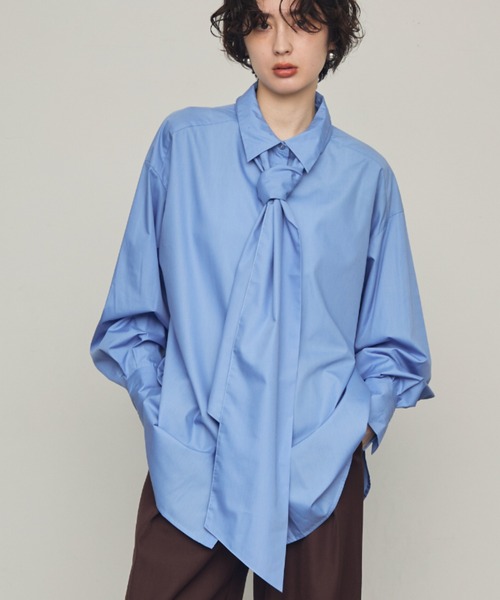 Trish（トリッシュ）の「ボウタイ付きロングスリーブシャツ（シャツ/ブラウス・レディース・ブルー/ホワイト/ブラック/アイボリー・MEDIUM）」の4枚目の写真