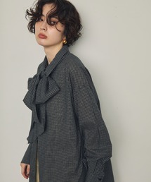 ボウタイ付きロングスリーブシャツ