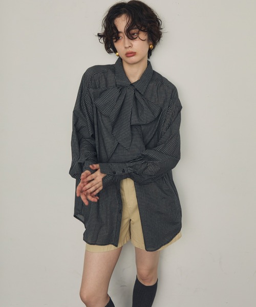 Trish（トリッシュ）の「ボウタイ付きロングスリーブシャツ（シャツ/ブラウス・レディース・ブルー/ホワイト/ブラック/アイボリー・MEDIUM）」の17枚目の写真