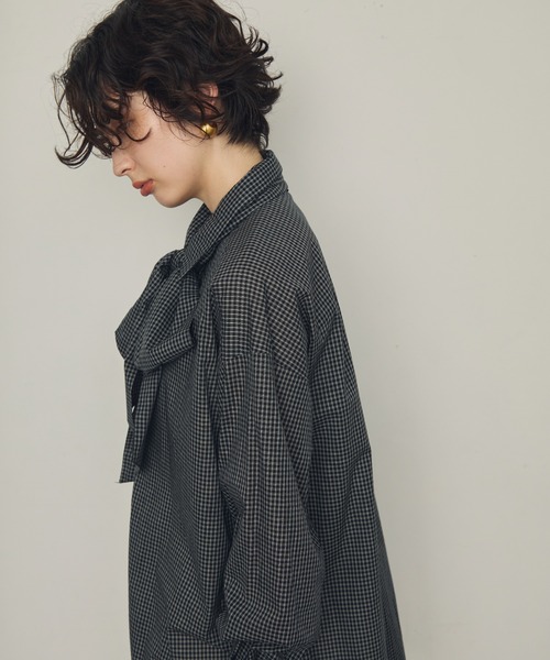 Trish（トリッシュ）の「ボウタイ付きロングスリーブシャツ（シャツ/ブラウス・レディース・ブルー/ホワイト/ブラック/アイボリー・MEDIUM）」の20枚目の写真