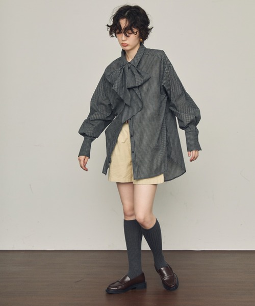 Trish（トリッシュ）の「ボウタイ付きロングスリーブシャツ（シャツ/ブラウス・レディース・ブルー/ホワイト/ブラック/アイボリー・MEDIUM）」の22枚目の写真