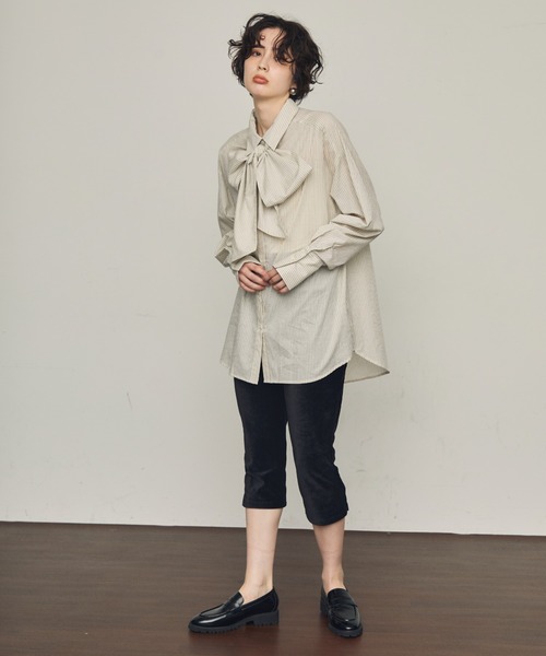 Trish（トリッシュ）の「ボウタイ付きロングスリーブシャツ（シャツ/ブラウス・レディース・ブルー/ホワイト/ブラック/アイボリー・MEDIUM）」の16枚目の写真