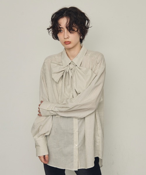 Trish（トリッシュ）の「ボウタイ付きロングスリーブシャツ（シャツ/ブラウス・レディース・ブルー/ホワイト/ブラック/アイボリー・MEDIUM）」の5枚目の写真