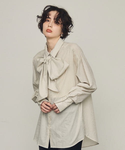 Trish（トリッシュ）の「ボウタイ付きロングスリーブシャツ（シャツ/ブラウス・レディース・ブルー/ホワイト/ブラック/アイボリー・MEDIUM）」の7枚目の写真