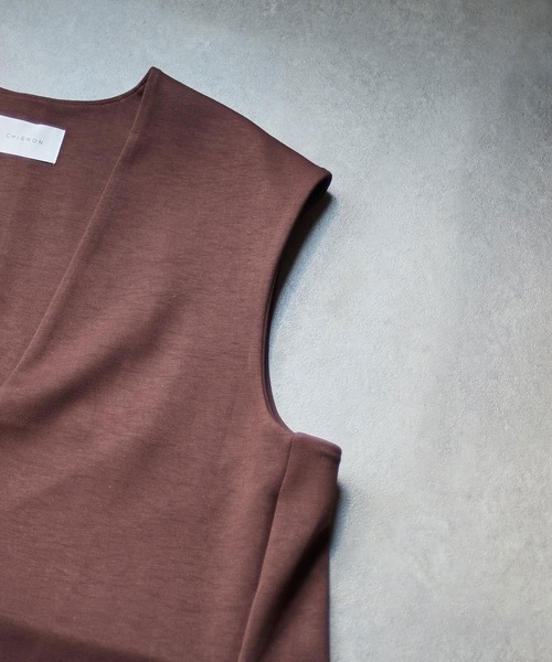 CHIGNON（シニヨン）の「(CHIGNON)ARDBOARD VNECK VEST（ベスト・レディース・ブラウン/ブラック・ONE SIZE）」の5枚目の写真