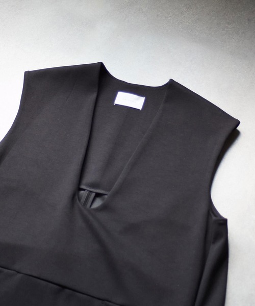 CHIGNON（シニヨン）の「(CHIGNON)ARDBOARD VNECK VEST（ベスト・レディース・ブラウン/ブラック・ONE SIZE）」の12枚目の写真