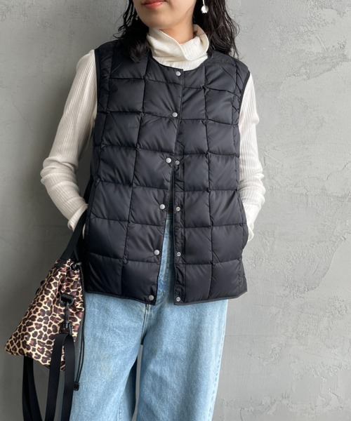 TAION（タイオン）の「【WEB限定】[TAION/タイオン] クルーネック インナーダウンベスト（ダウンベスト・レディース・ブラック/オリーブ/レオパード/ライトグレー・L/M）」の2枚目の写真
