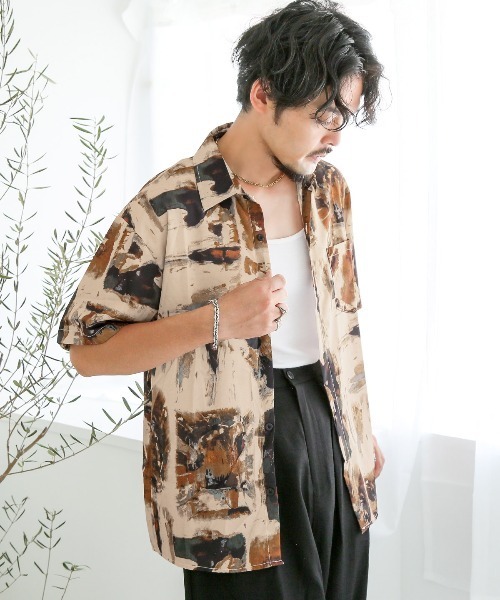 LUXSTYLE(ラグスタイル)の「ペイント風総柄プリント半袖シャツ(シャツ/ブラウス・メンズ・ブラウン/カーキ・FREE)」の4枚目の写真
