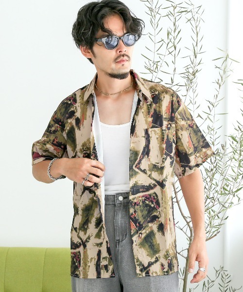 LUXSTYLE(ラグスタイル)の「ペイント風総柄プリント半袖シャツ(シャツ/ブラウス・メンズ・ブラウン/カーキ・FREE)」の6枚目の写真