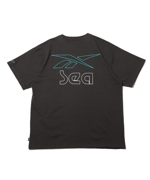 WIND AND SEA（ウィンダンシー）の「Reebok x atmos x WIND AND SEA S/S POCKET TEE / リーボック x アトモス x ウィンド アンド シー S/S ポケット TEE 【SP】（Tシャツ/カットソー・メンズ・ホワイト/ブラック・S/M/XL/L）」の2枚目の写真