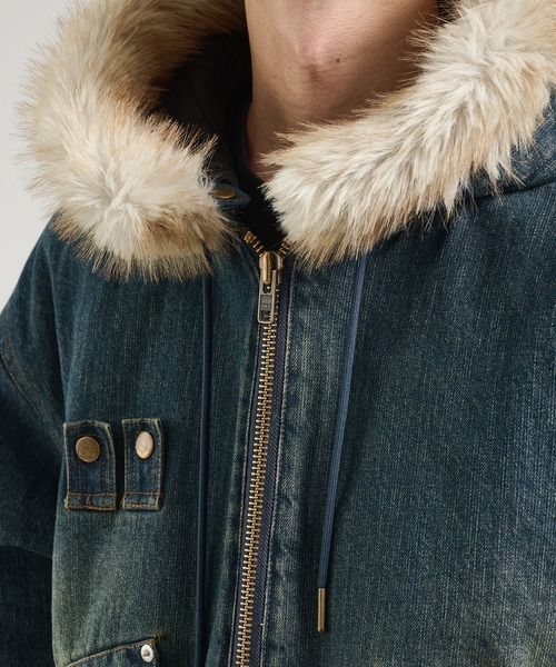 Perushu（ペルーシュ）の「ヴィンテージライクデニムフードファー