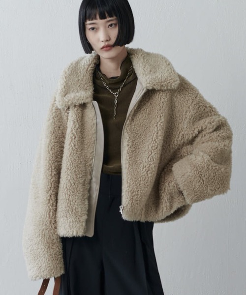 Lui's（ルイス）の「ドローコード付きフェイクファーボアブルゾン（ブルゾン・レディース・ベージュ/ホワイト/チャコールグレー・FREE）」の3枚目の写真