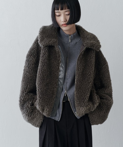 Lui's（ルイス）の「ドローコード付きフェイクファーボアブルゾン（ブルゾン・レディース・ベージュ/ホワイト/チャコールグレー・FREE）」の2枚目の写真