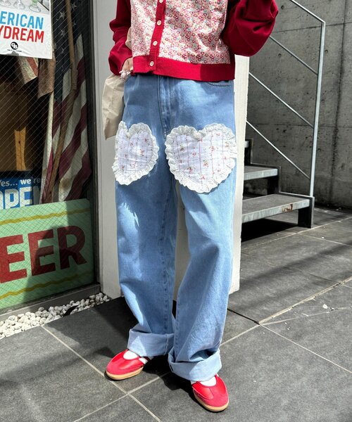 w closet(ダブルクローゼット)の「【あみこ企画】ハートパッチワークデニム(デニムパンツ・レディース・ブルー・FREE)」の1枚目の写真