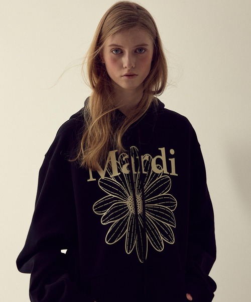 Mardi Mercredi(マルディメクルディ)の「OVERSIZED HOODY FLOWERMARDI / オーバーサイズ フーディー フラワーマルディ(パーカー・レディース・グレー/ブラック/ネイビー/オートミール・FREE)」の8枚目の写真