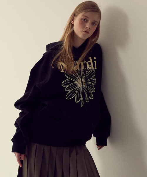 Mardi Mercredi(マルディメクルディ)の「OVERSIZED HOODY FLOWERMARDI / オーバーサイズ フーディー フラワーマルディ(パーカー・レディース・グレー/ブラック/ネイビー/オートミール・FREE)」の9枚目の写真