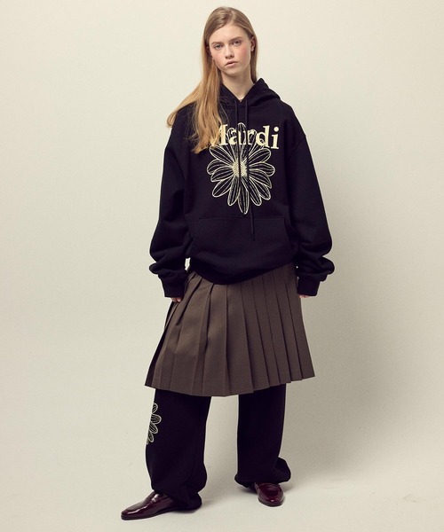 Mardi Mercredi(マルディメクルディ)の「OVERSIZED HOODY FLOWERMARDI / オーバーサイズ フーディー フラワーマルディ(パーカー・レディース・グレー/ブラック/ネイビー/オートミール・FREE)」の5枚目の写真