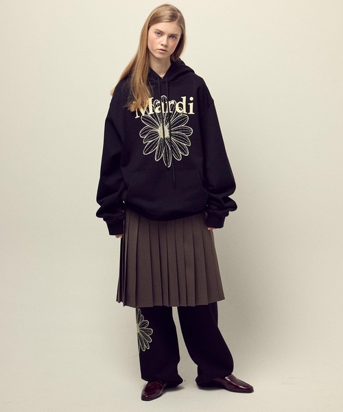 Mardi Mercredi(マルディメクルディ)の「OVERSIZED HOODY FLOWERMARDI / オーバーサイズ フーディー フラワーマルディ(パーカー・レディース・グレー/ブラック/ネイビー/オートミール・FREE)」の10枚目の写真
