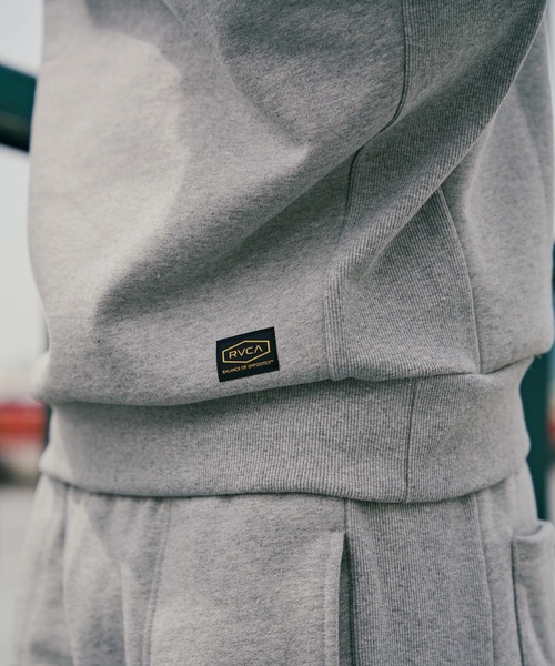 RVCA(ルーカ)の「RVCA メンズ RECESSION CR トレーナー 【2025年秋冬モデル】 @autumn/ルーカクルーネックスウェットトレーナー(SET UP可能)(スウェット・メンズ・ブラック/ヘザーグレー/オフホワイト・SMALL/MEDIUM/LARGE/X-LARGE)」の15枚目の写真