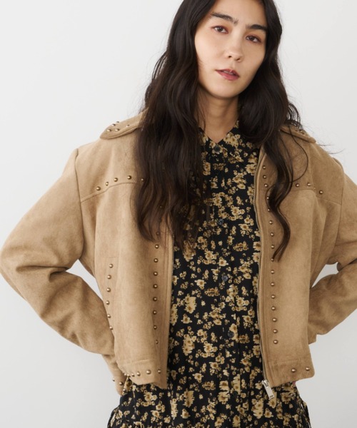 Libra Cue(リブラ キュー)の「スウェードスタッズブルゾン(ブルゾン・レディース・ベージュ・FREE)」の1枚目の写真