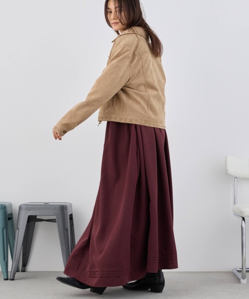 Libra Cue(リブラ キュー)の「スウェードスタッズブルゾン(ブルゾン・レディース・ベージュ・FREE)」の2枚目の写真