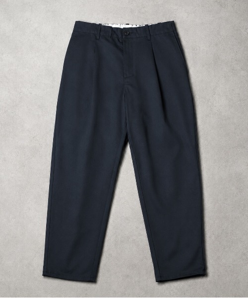 UNIVERSAL OVERALL(ユニバーサルオーバーオール)の「【RES】【UNIVERSAL OVERALL】T/C TUCK TAPERED(チノパンツ・メンズ・ブラック/アイボリー・32inch/34inch/36inch/30inch)」の2枚目の写真