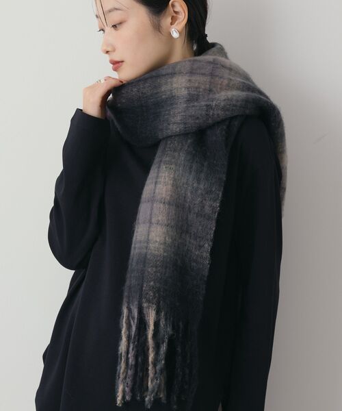 AMERICAN HOLIC（アメリカンホリック）の「チェックシャギーマフラー（マフラー・レディース・ブラウン/ベージュ/ネイビー/ブラック・FREE）」の2枚目の写真