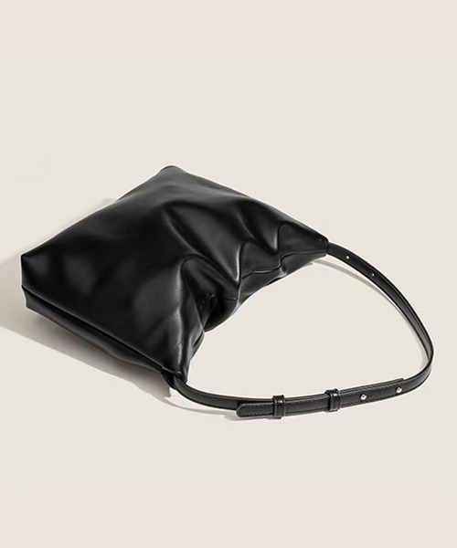 folka(フォルカ)の「10D35-MZ レザー調 ワンハンドルバッグ(ハンドバッグ・レディース・ブラック・ONESIZE)」の7枚目の写真