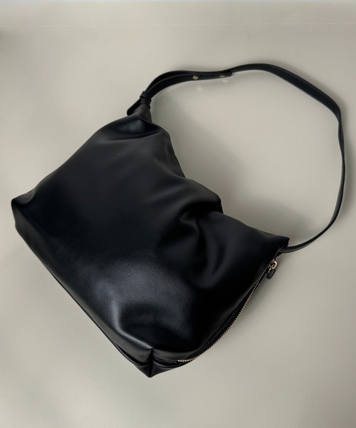 folka(フォルカ)の「10D35-MZ レザー調 ワンハンドルバッグ(ハンドバッグ・レディース・ブラック・ONESIZE)」の13枚目の写真