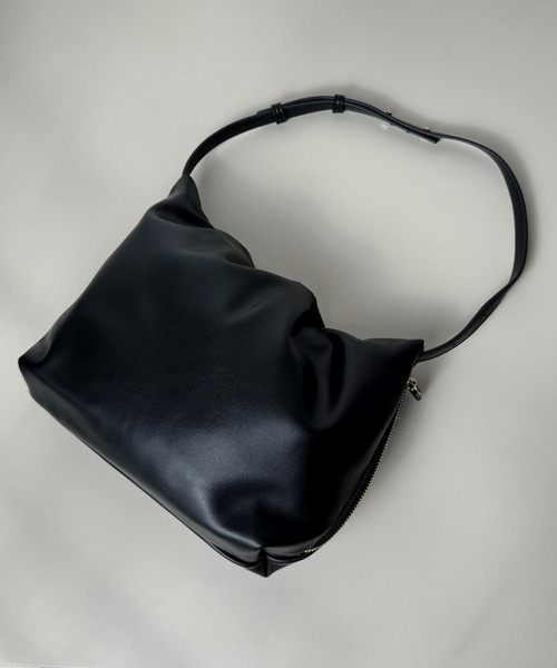 folka(フォルカ)の「10D35-MZ レザー調 ワンハンドルバッグ(ハンドバッグ・レディース・ブラック・ONESIZE)」の14枚目の写真