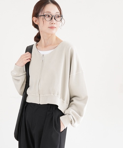 SOLAMONAT（ソラモナ）の「ピグメントショートジップカーディガン（カーディガン/ボレロ・レディース・チャコールグレー/グレー/グレイッシュベージュ・FREE）」の3枚目の写真