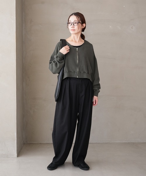 SOLAMONAT（ソラモナ）の「ピグメントショートジップカーディガン（カーディガン/ボレロ・レディース・チャコールグレー/グレー/グレイッシュベージュ・FREE）」の5枚目の写真