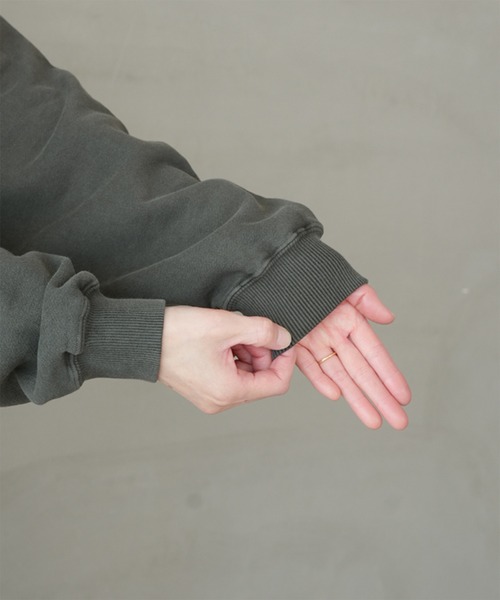 SOLAMONAT（ソラモナ）の「ピグメントショートジップカーディガン（カーディガン/ボレロ・レディース・チャコールグレー/グレー/グレイッシュベージュ・FREE）」の15枚目の写真