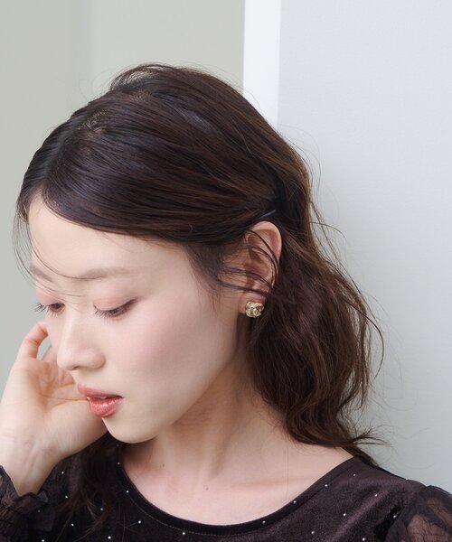 Kastane（カスタネ）の「【オケージョン対応/fiw.】ローズイヤリング（イヤリング・レディース・ゴールド/シルバー・FREE）」の4枚目の写真
