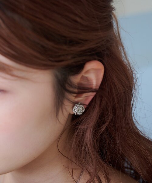 Kastane（カスタネ）の「【オケージョン対応/fiw.】ローズイヤリング（イヤリング・レディース・ゴールド/シルバー・FREE）」の6枚目の写真