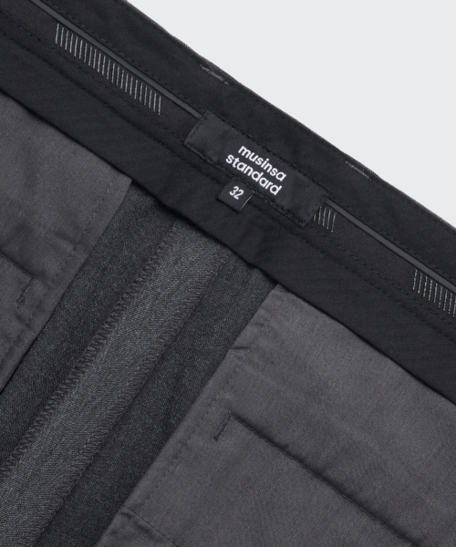 MUSINSA STANDARD(ムシンサスタンダード)の「ワイドヒドゥンバンディングスラックス【ミディアムグレー】(スラックス・メンズ・その他・26/27/28/29/36/34/32/30/31/33/40/38/42)」の5枚目の写真