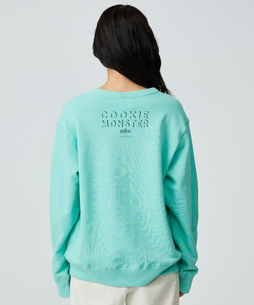 FRUIT OF THE LOOM（フルーツオブザルーム）の「【FRUIT OF THE LOOM】ロングスリーブ甘編み裏毛4/COOKIEMONSTER/ユニセックス【WEB限定】【予約】（スウェット・メンズ・エメラルド/パープル・M/L）」の8枚目の写真