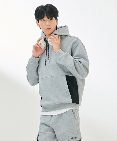 CHASECULT(チェイスカルト)の「男性カラーブロックフードパーカー-DARK5113B0B(パーカー・メンズ・ライトグレー・95/100/105)」の5枚目の写真