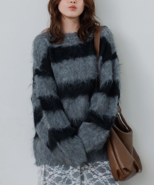 RETRO GIRL（レトロガール）の「起毛ボーダーBIGニット（ニット/セーター・レディース・ライトグレー/ブラウン/ブルー・FREE）」の2枚目の写真