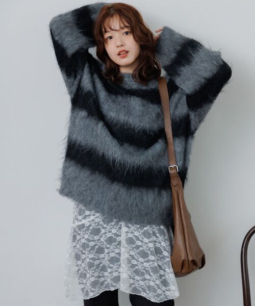 RETRO GIRL（レトロガール）の「起毛ボーダーBIGニット（ニット/セーター・レディース・ライトグレー/ブラウン/ブルー・FREE）」の18枚目の写真