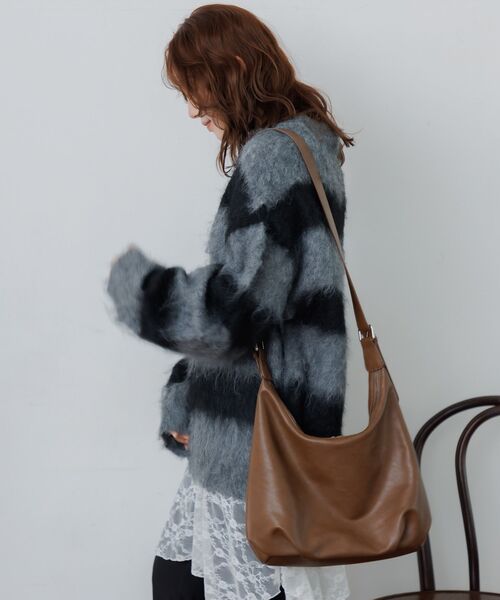 RETRO GIRL（レトロガール）の「起毛ボーダーBIGニット（ニット/セーター・レディース・ライトグレー/ブラウン/ブルー・FREE）」の21枚目の写真