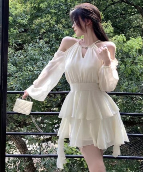 center i(センターアイ)の「【結婚式・二次会】オープンショルダーミニドレス(ドレス・レディース・オフホワイト・FREE)」の1枚目の写真